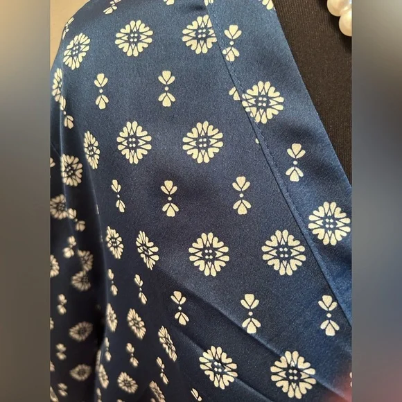 Ann Taylor Navy Blue Blouse with White Pattern - Picture 5 of 5